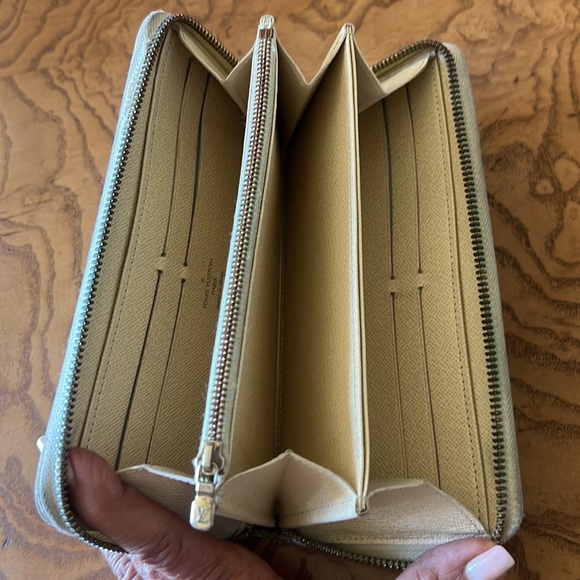 Louis Vuitton Damier Azur long Zippy Wallet-Authentic - Picture 10 of 12